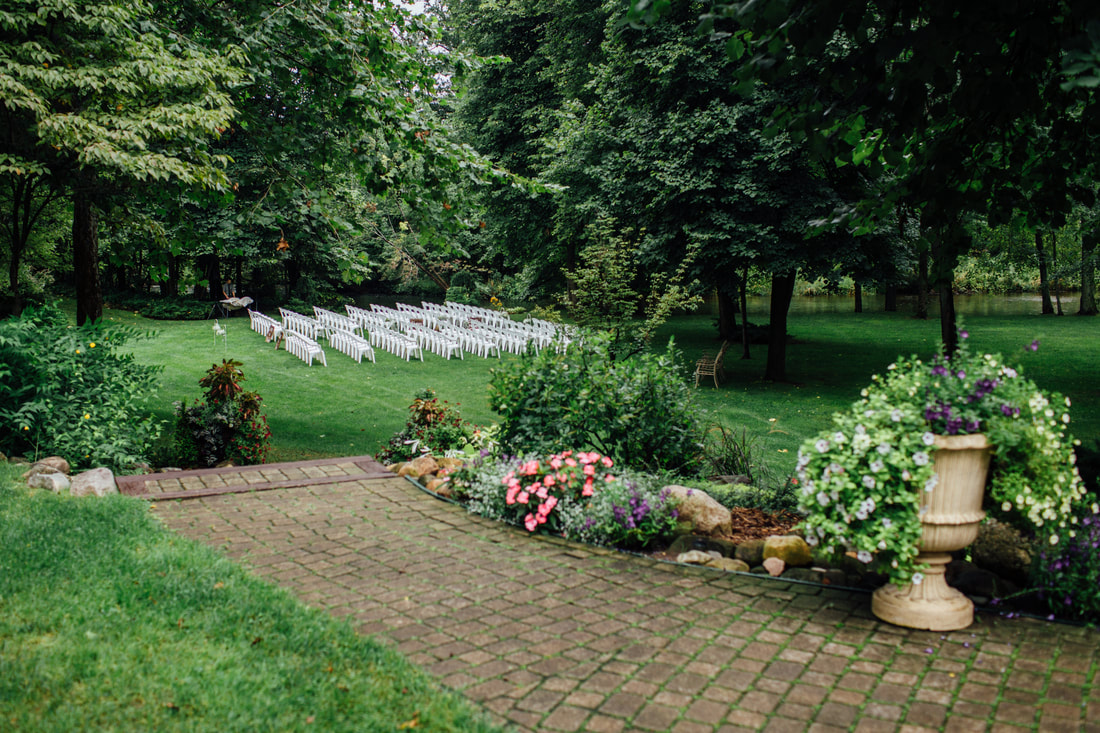 outdoor wedding venue in Michigan