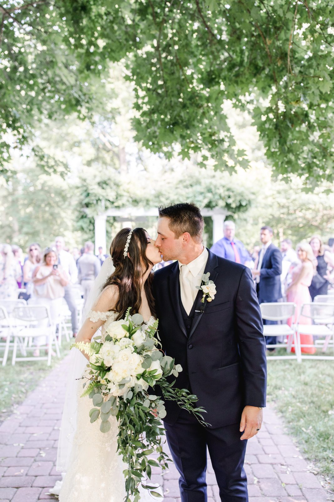 Minimalist Wedding in Saline Michigan - mittenweddingsandevents.com